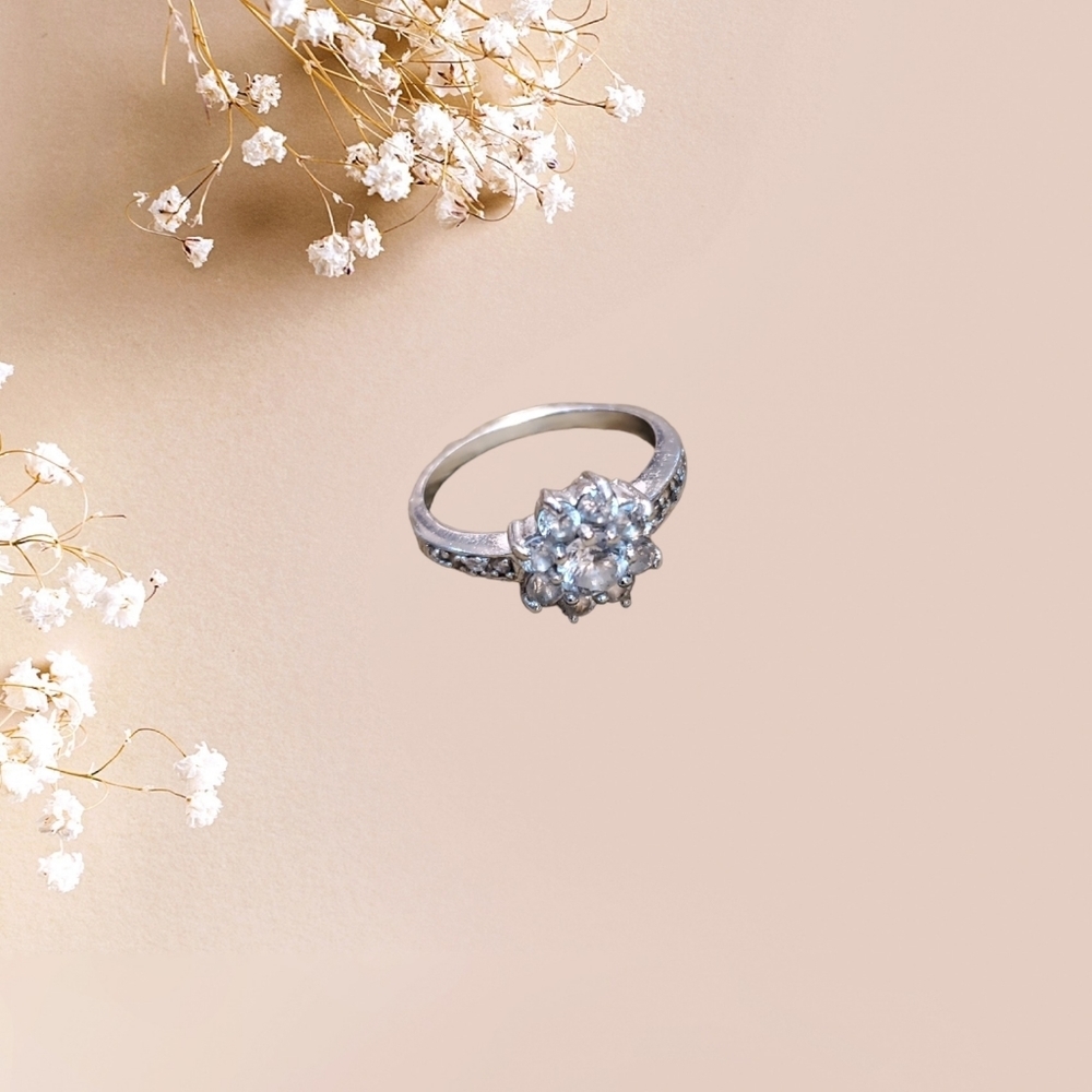 Beautiful Woman's CZ Ring size 10 - Picture 4 of 6